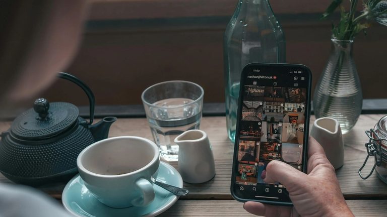 Jak napisać biogram na&nbsp;Instagramie? 30 przykładów i&nbsp;wzorów do&nbsp;skopiowania